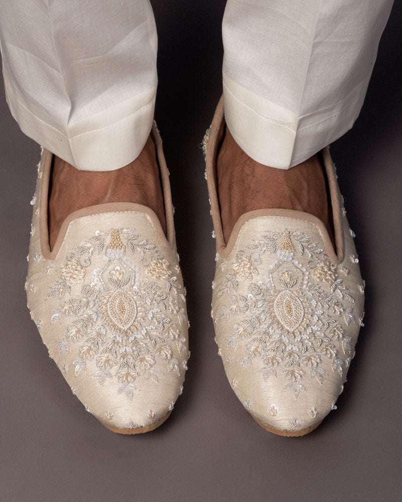Crown Glory hand-embroidered ivory jutti by Paarsh