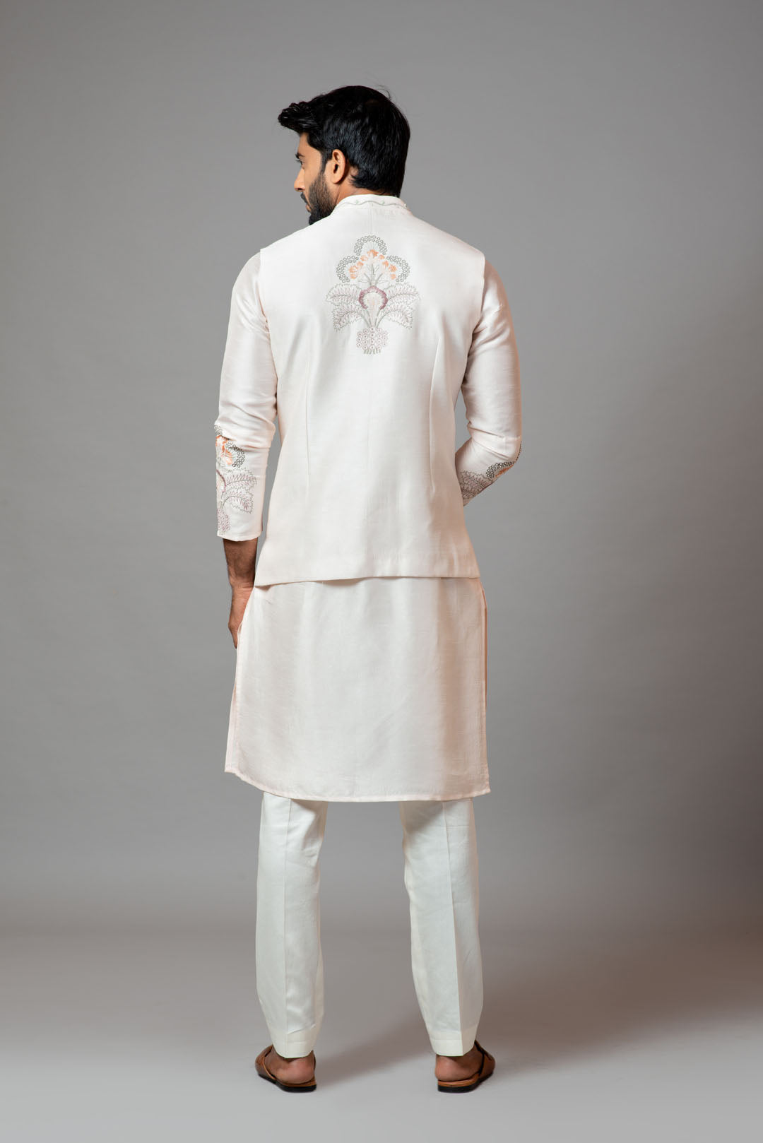 Plain kurta with minimal floral embroidery on sleeves